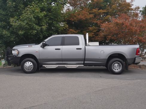 Used 2024 RAM 3500 Big Horn w/ Towing Technology Group AWD/4WD image 19