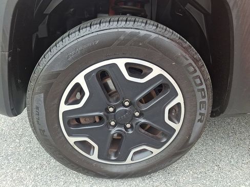 Used 2016 Jeep Renegade Trailhawk AWD/4WD image 29