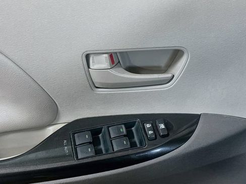 Used 2014 Toyota Sienna LE FWD image 18