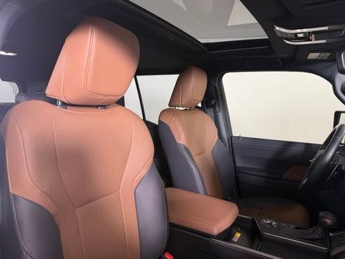 Used 2025 Lexus GX 550 w/ Accessory Package (2T) AWD/4WD image 19