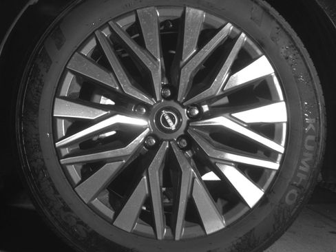 Used 2025 Nissan Altima 2.5 SV FWD image 15