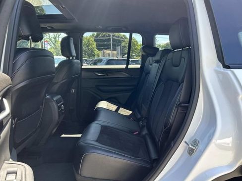 Used 2023 Jeep Grand Cherokee Altitude AWD/4WD image 15
