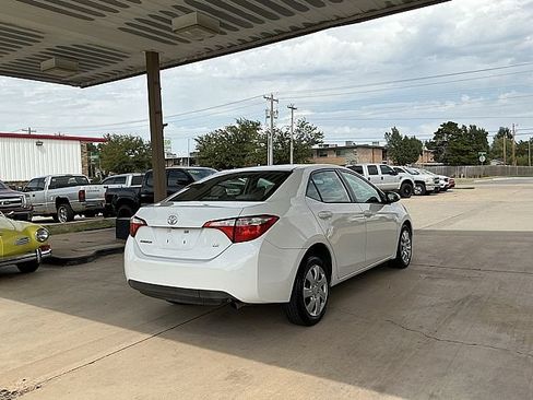 Used 2015 Toyota Corolla LE FWD image 5