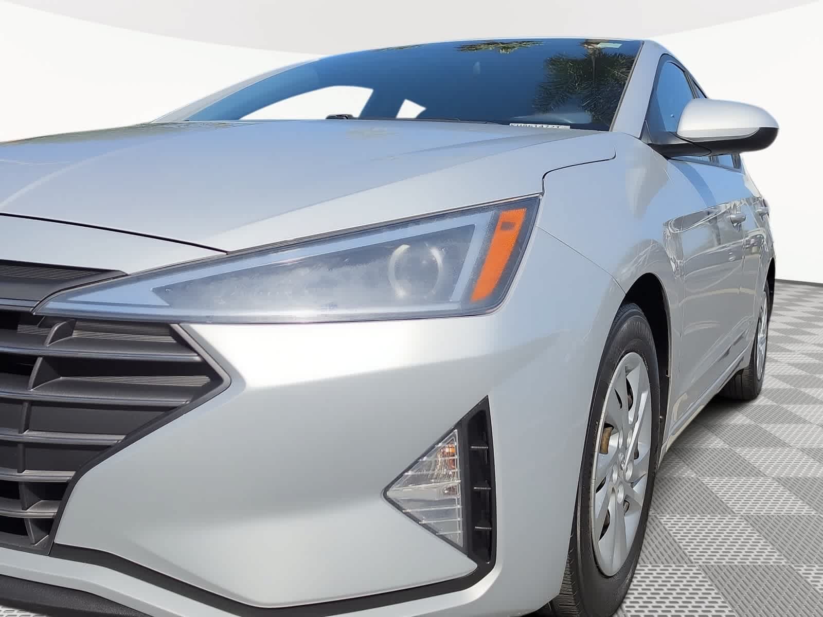 Used 2019 Hyundai Elantra SE FWD image 4
