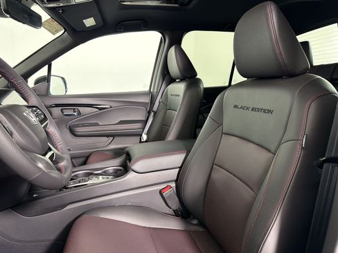 Used 2025 Honda Ridgeline Black Edition image 4