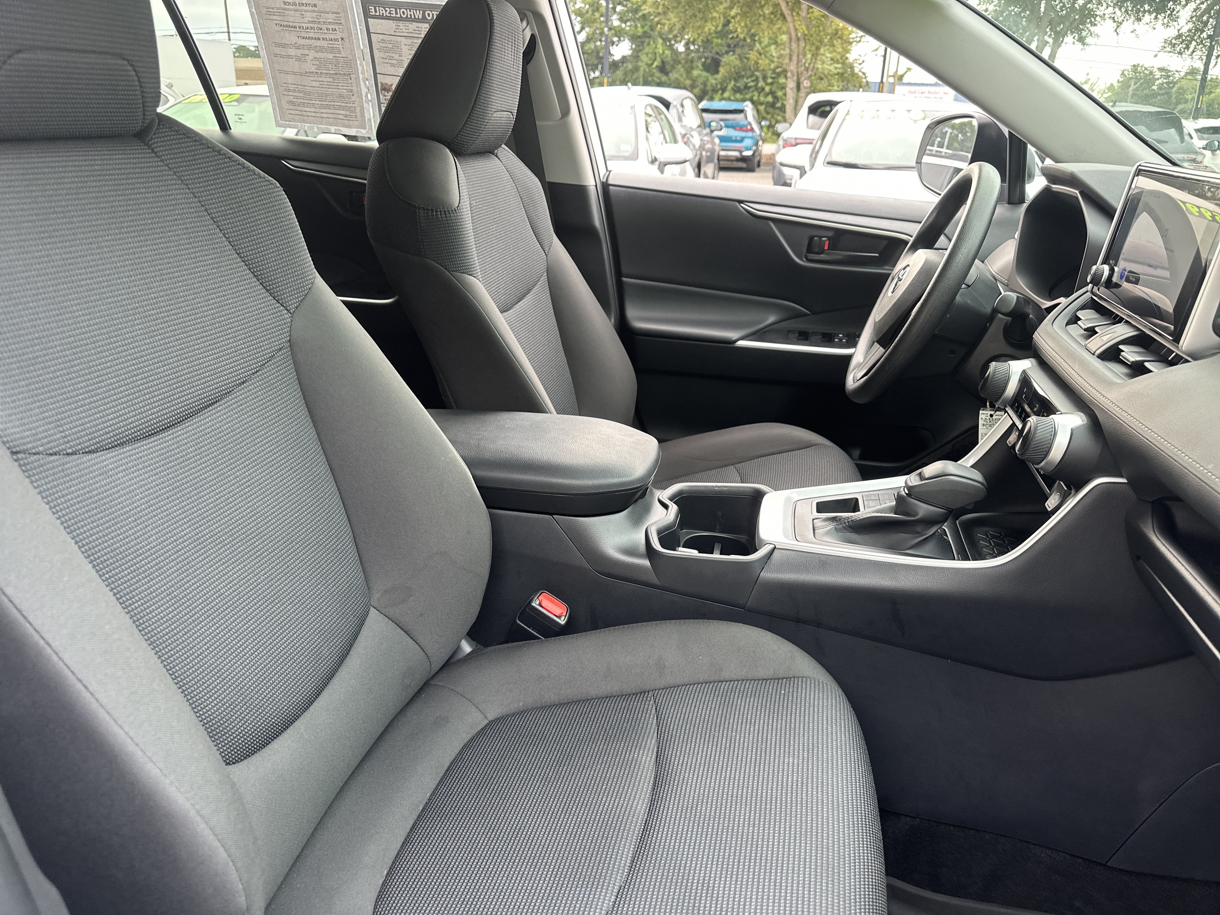 Used 2025 Toyota RAV4 LE AWD/4WD image 13