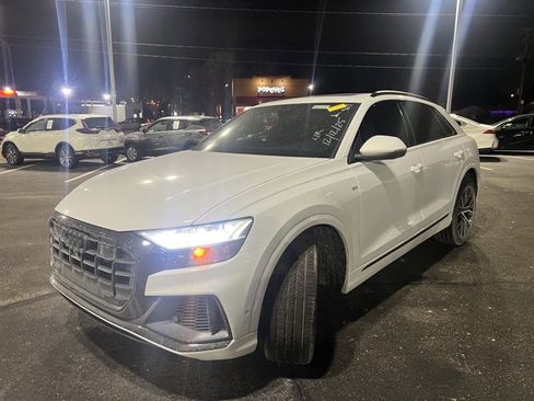 Used 2022 Audi Q8 Premium Plus w/ Premium Plus Package image 2