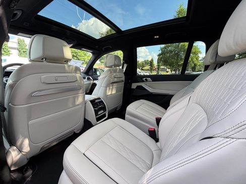 Used 2025 BMW X7 M60i w/ Climate Comfort Package AWD/4WD image 17