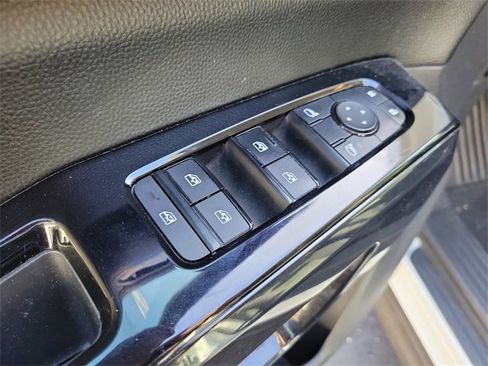 Used 2022 Nissan Pathfinder SV image 14