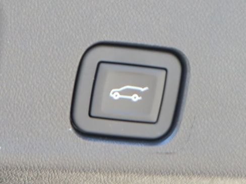 Used 2026 Chevrolet Traverse RS w/ LPO, Floor Liner Package FWD image 11