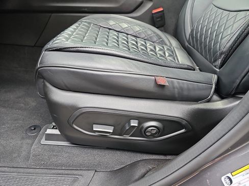 Used 2025 Jeep Grand Cherokee L Laredo w/ Luxury Tech Group I RWD image 18