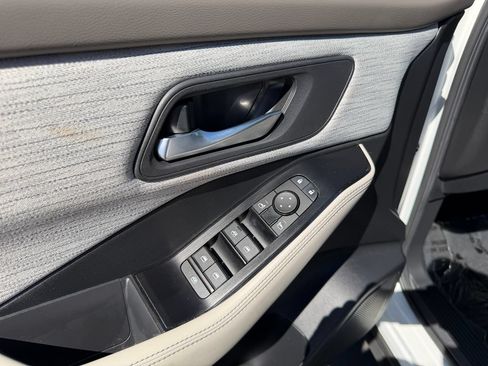 Used 2023 Nissan Rogue SV FWD image 13