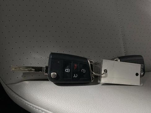 Used 2019 Volkswagen Tiguan SE w/ Panoramic Sunroof Package image 26