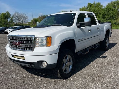 Used 2011 GMC Sierra 2500 Denali w/ Suspension Package, Off-Road AWD/4WD image 1