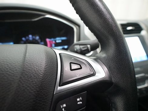 Used 2020 Ford Fusion SEL image 18