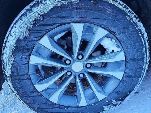 Used 2025 Chevrolet Equinox LT w/ Convenience Package II image 5