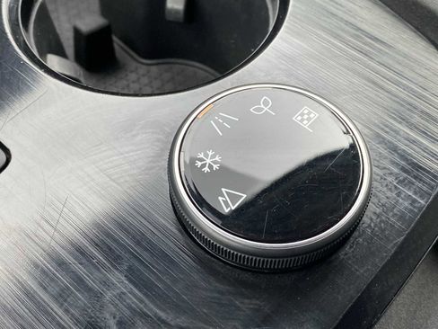 Used 2022 Nissan Rogue SV image 32