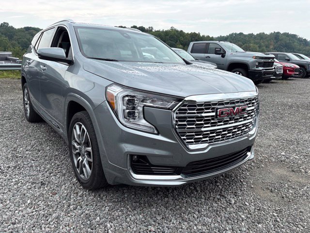 Used 2024 GMC Terrain Denali w/ Denali Premium Package AWD/4WD image 7