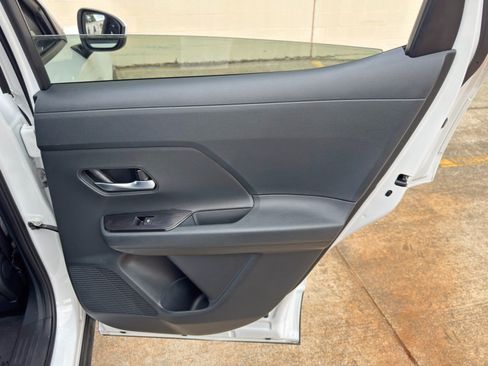 Used 2025 Nissan Kicks SV w/ SV Premium Package FWD image 38