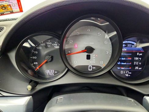 Used 2018 Porsche 718 Boxster S image 15