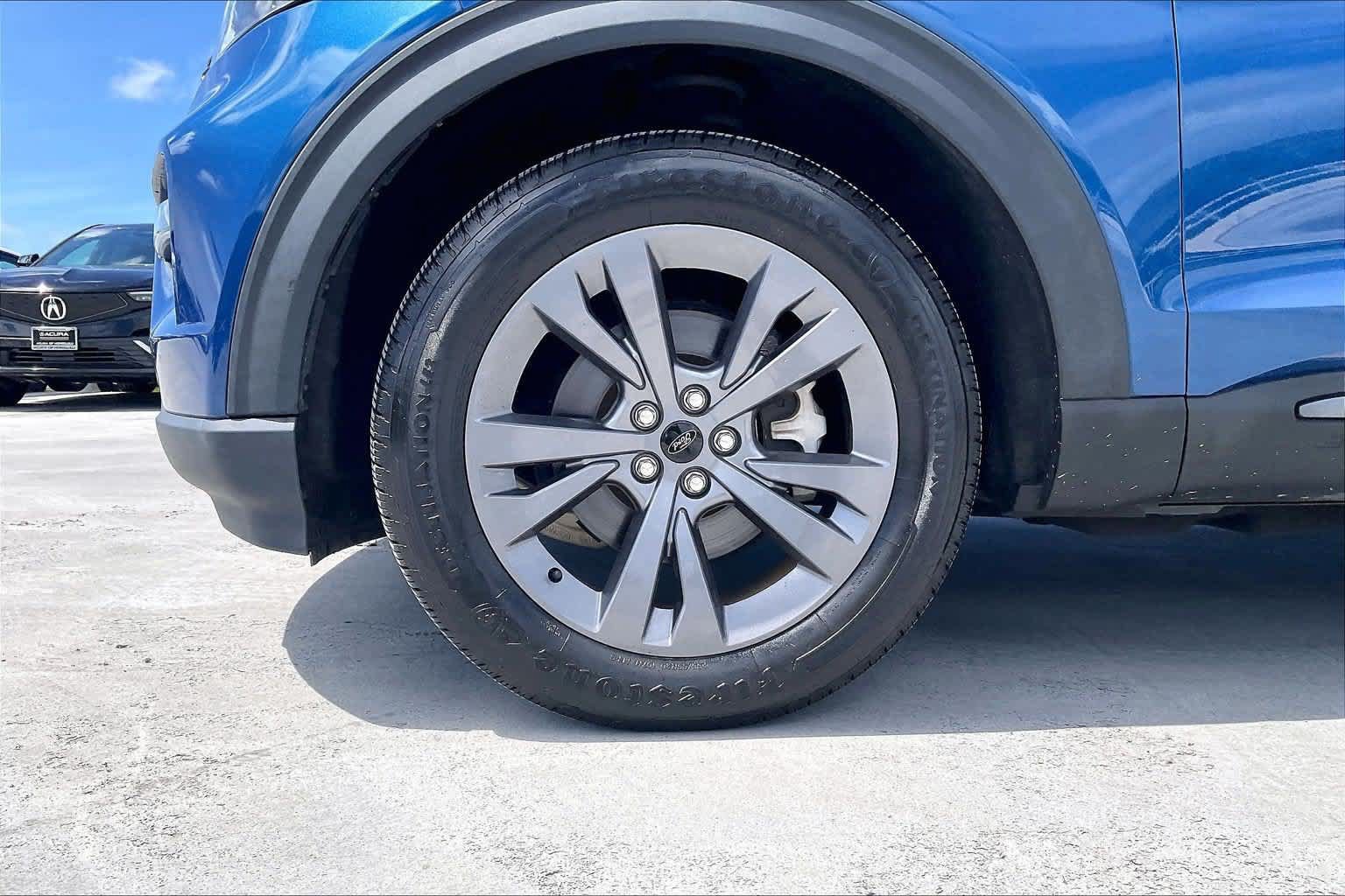 Used 2023 Ford Explorer XLT w/ Equipment Group 202A RWD image 8
