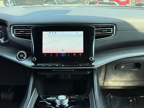 Used 2023 Jeep Wagoneer L Series II image 15