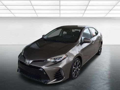 Used 2017 Toyota Corolla XSE w/ Carpet Mat Package (TMS) FWD image 5