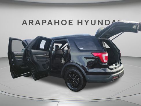 Used 2018 Ford Explorer XLT image 6