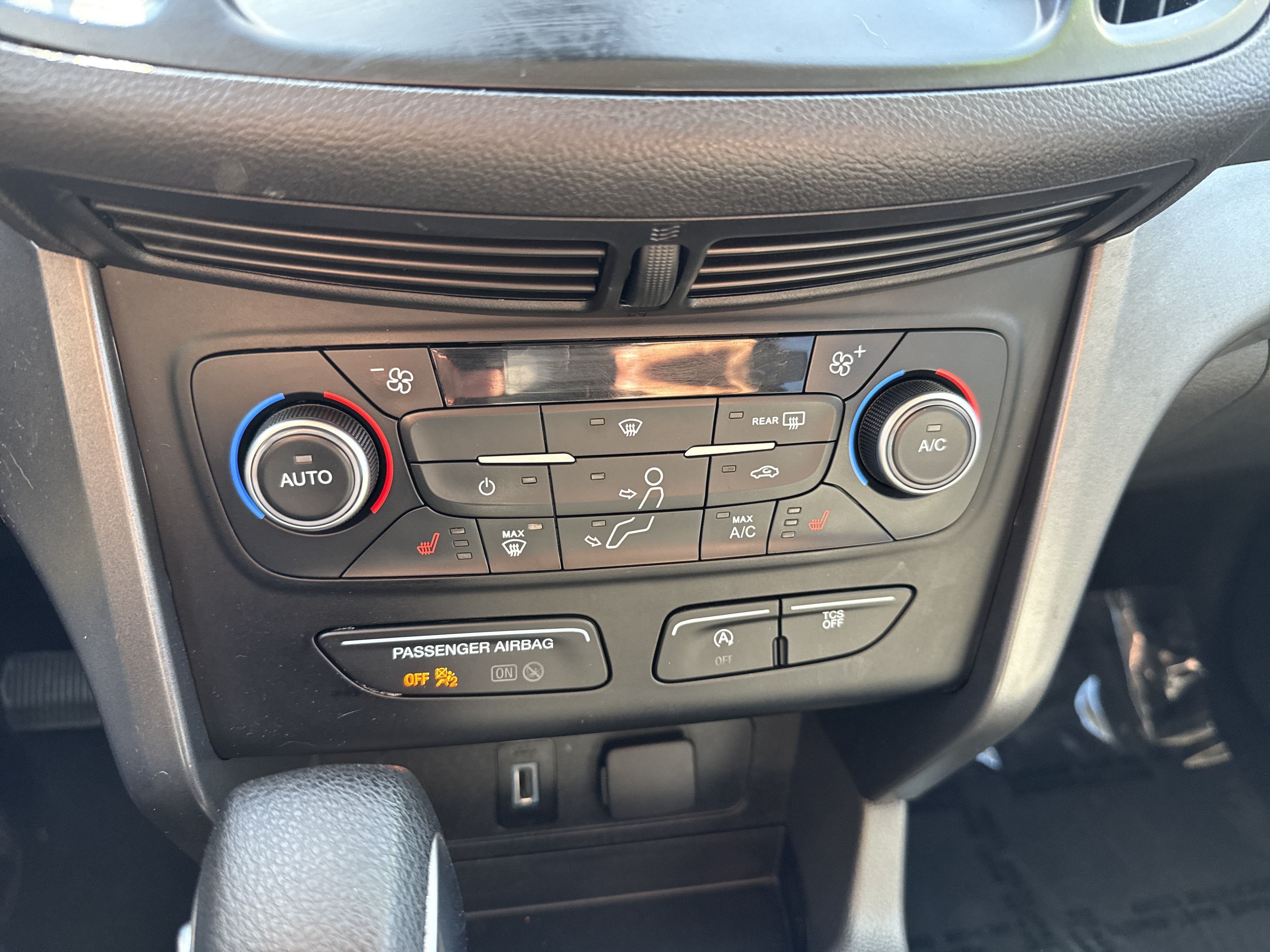 Used 2018 Ford Escape SE w/ Ford Safe & Smart Package AWD/4WD image 25