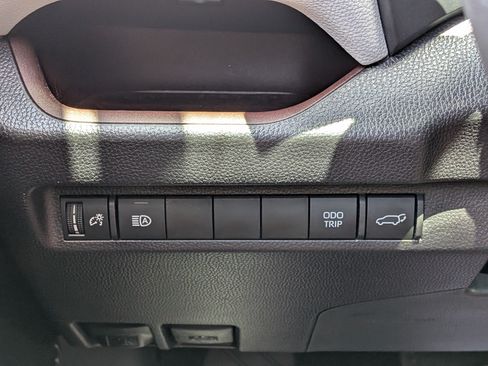 Used 2025 Toyota RAV4 Limited FWD image 25