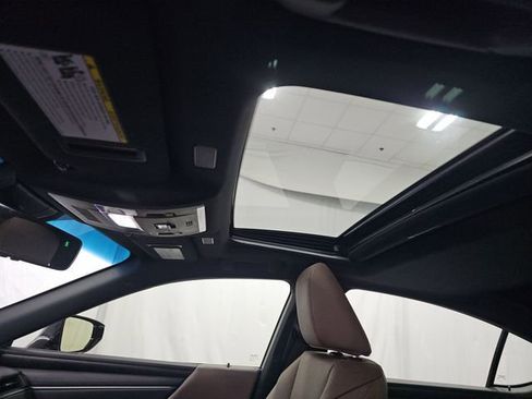 Used 2025 Lexus ES 350 w/ Premium Package image 12