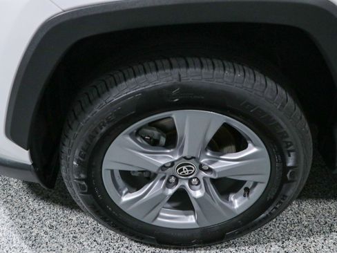 Used 2022 Toyota RAV4 XLE FWD image 11