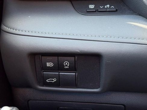 Used 2023 Toyota Highlander XLE AWD/4WD image 31