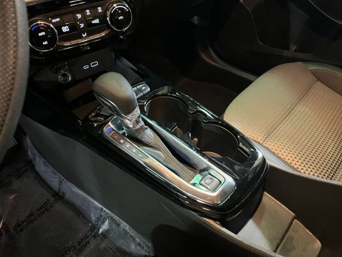 Used 2025 Chevrolet Trax LT image 40