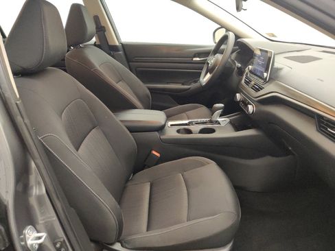 Used 2025 Nissan Altima 2.5 SV FWD image 21