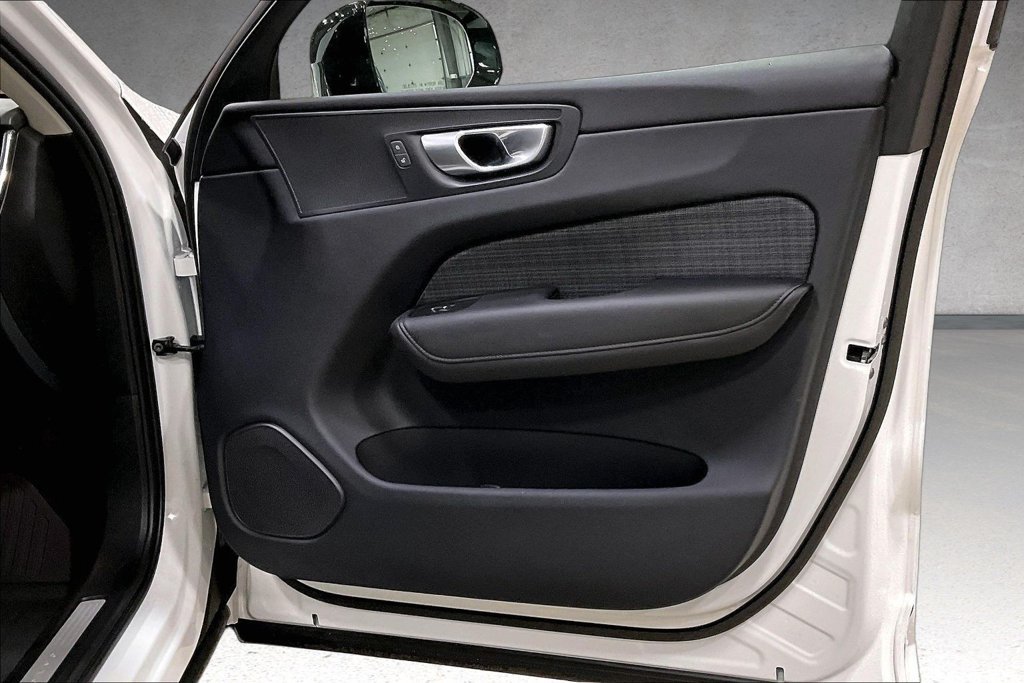 Certified 2024 Volvo XC60 B5 Core AWD/4WD image 29