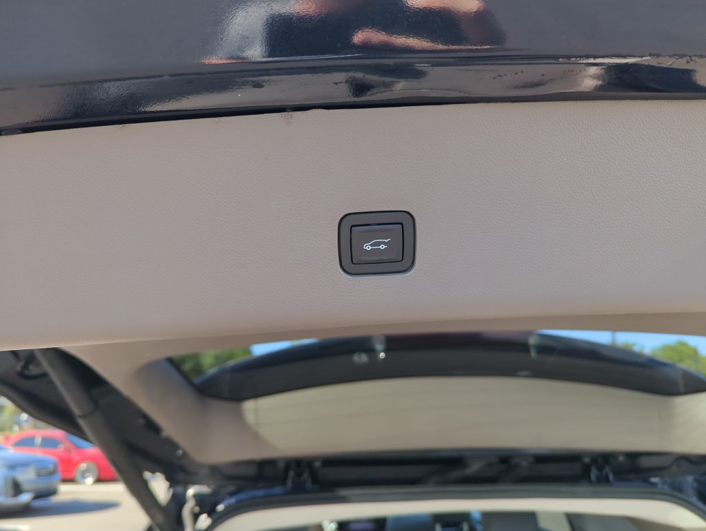 Used 2020 Chevrolet Traverse LT w/ LT Premium Package FWD image 30