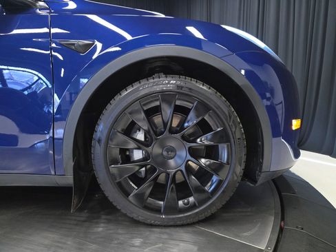 Used 2021 Tesla Model Y Long Range image 40