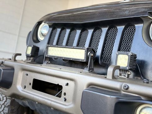 Used 2016 Jeep Wrangler Unlimited Sahara image 3