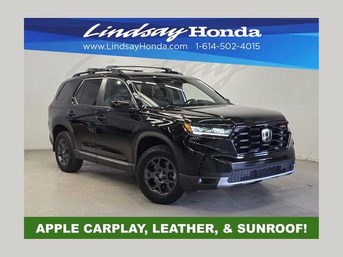 Used 2024 Honda Pilot TrailSport image 1