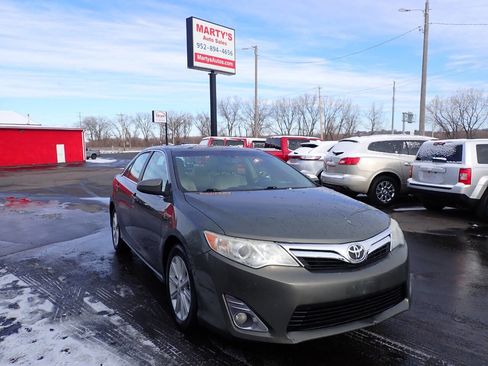 Used 2013 Toyota Camry XLE w/ Leather Pkg image 1