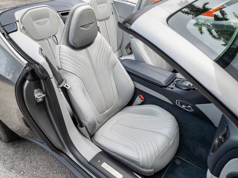 Used 2020 Aston Martin DB11 Volante RWD image 25
