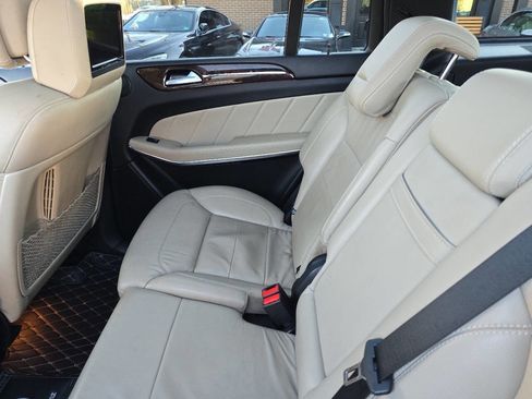 Used 2014 Mercedes-Benz GL 550 4MATIC image 32