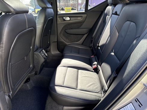 Used 2025 Volvo XC40 B5 Core image 31