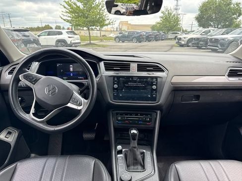 Used 2022 Volkswagen Tiguan SE w/ Panoramic Sunroof Package AWD/4WD image 16