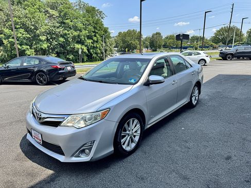 Used 2014 Toyota Camry XLE FWD image 2