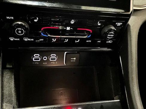 Used 2022 Jeep Grand Cherokee L Laredo image 15