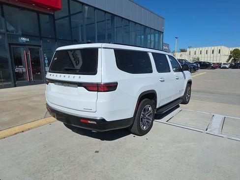 Used 2024 Jeep Wagoneer L Series II image 5
