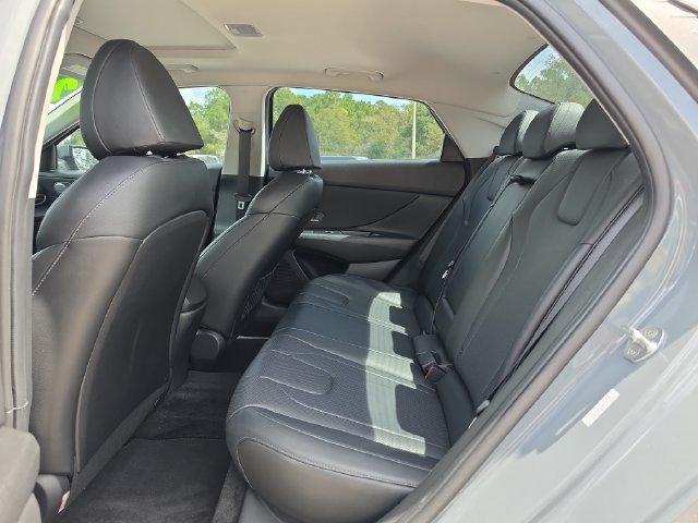 Used 2022 Hyundai Elantra Limited FWD image 13
