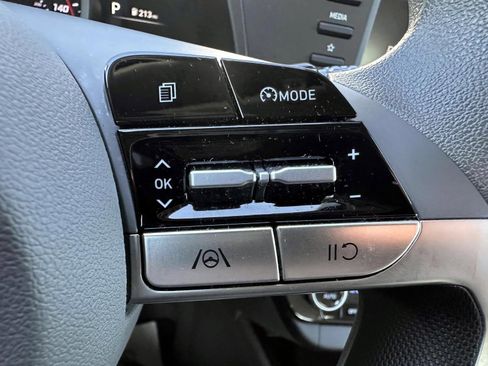 Used 2023 Hyundai Elantra SEL w/ Cargo Package FWD image 17